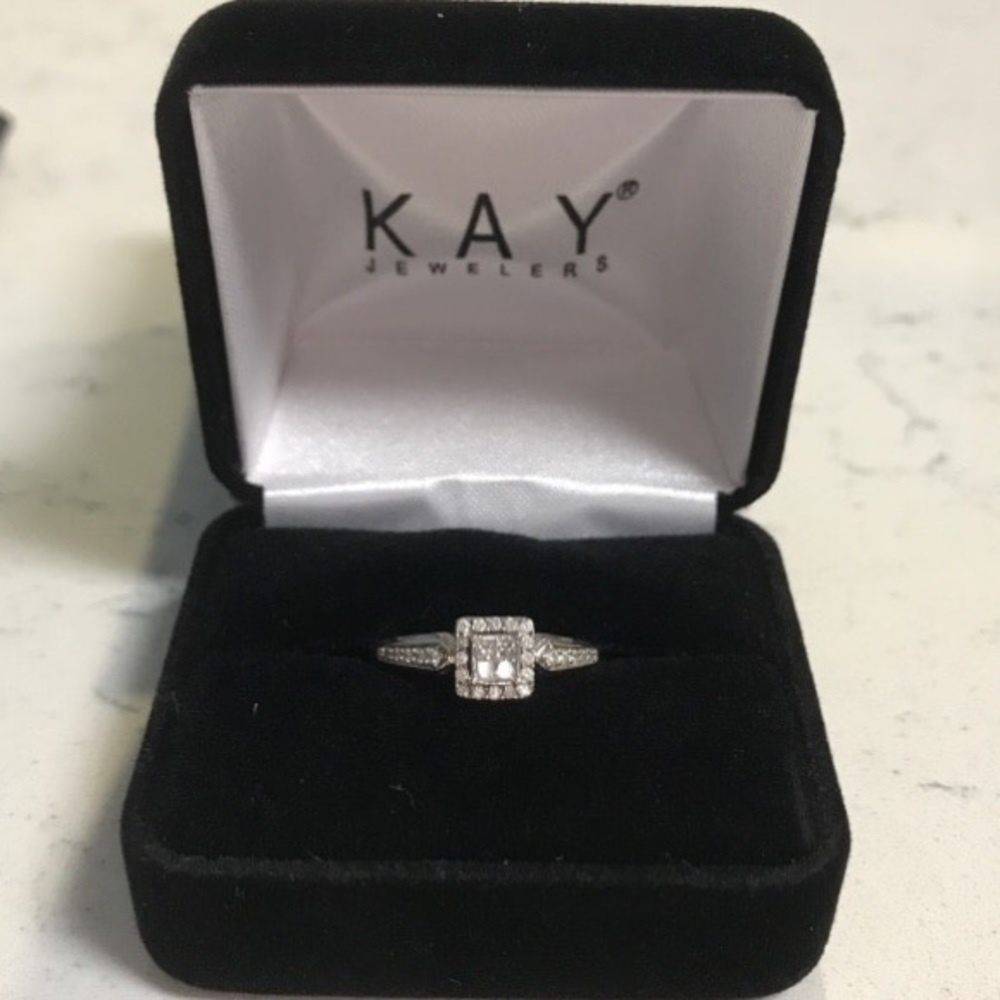 White gold 10k diamond ring